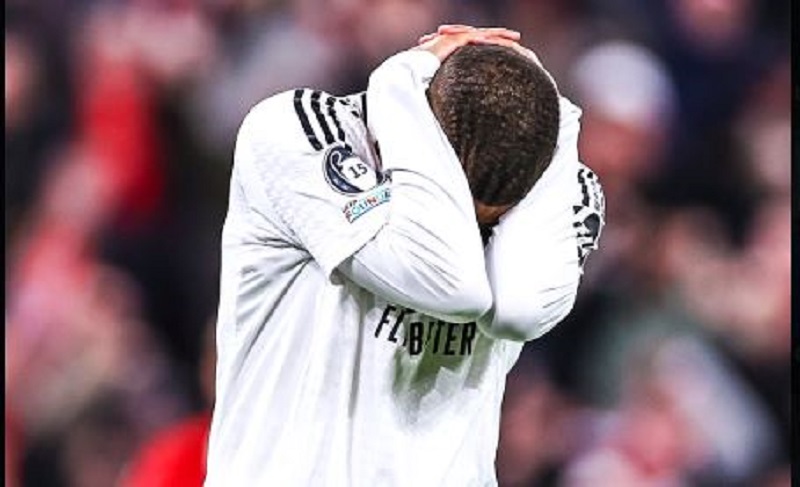 Mbappé se lamenta durante la derrota del Real Madrid ante Liverpool