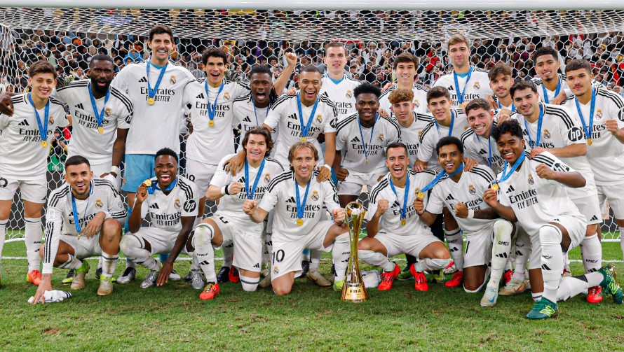 El Real Madrid celebrando la Intercontinental