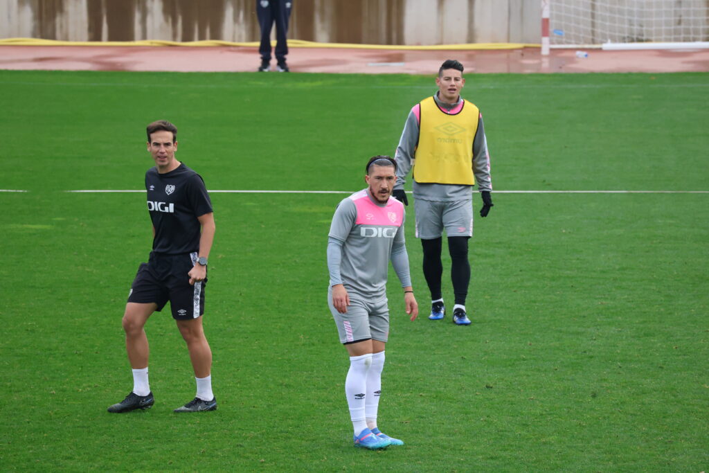 James en el entreno del Rayo Vallecano