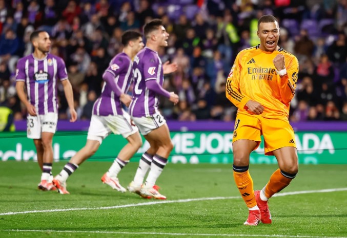 Kylian Mbappé celebrando su gol ante el Valladolid